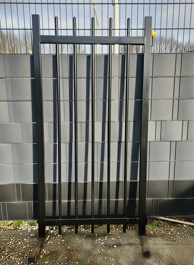 Spijlenpoort – Zwart (RAL 9005) hek-kopen