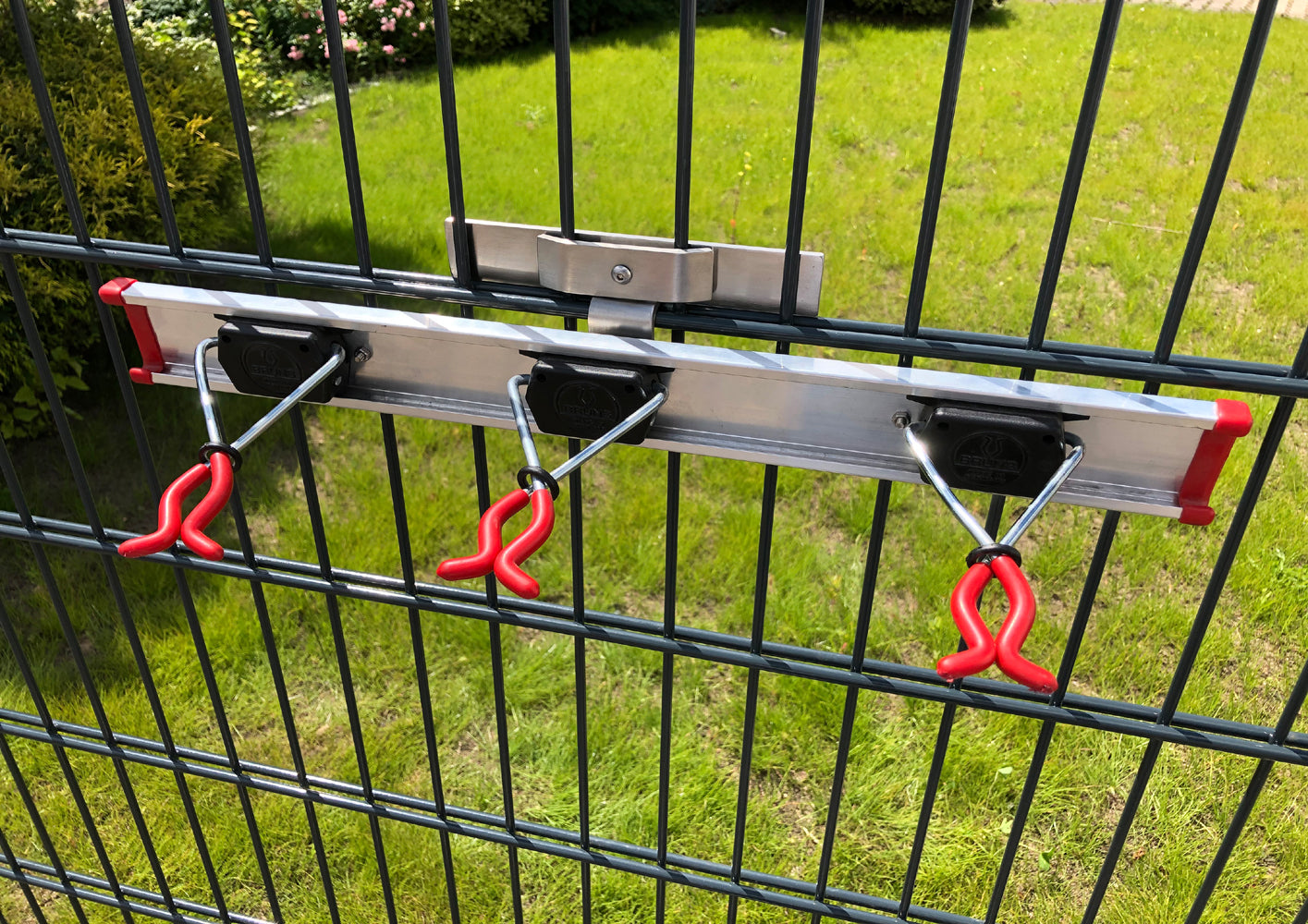 Gereedschapsrek met schroefbeugel