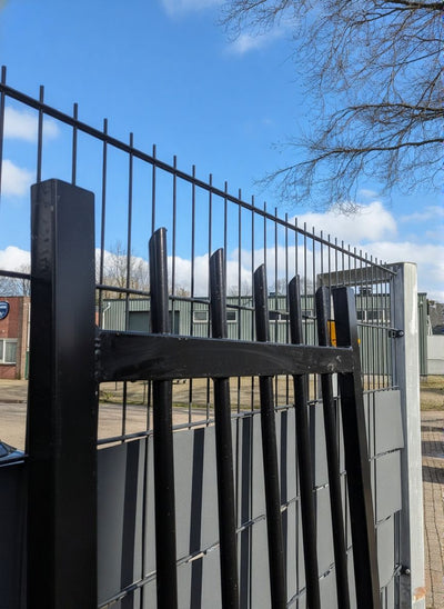 Spijlenpoort – Zwart (RAL 9005) hek-kopen